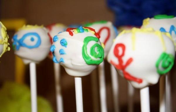 Image of 796 x 476 Doodle Cake Pops.