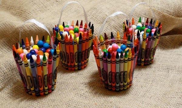 Image of 796 x 476 Art Party Crayon Bucket Favor.
