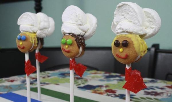 Image of 796 x 476 chef party cookie pops