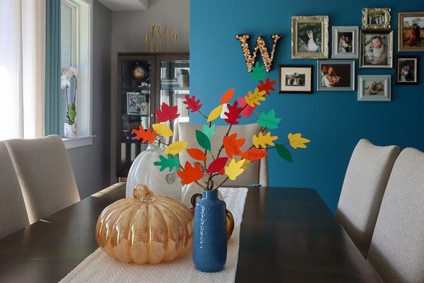 A thankful tree on a Thanksgiving table.