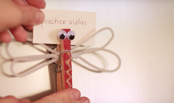 Image of dragonfly clothespin magnet feature