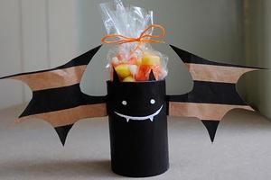 Image of the Halloween bat treat holder.