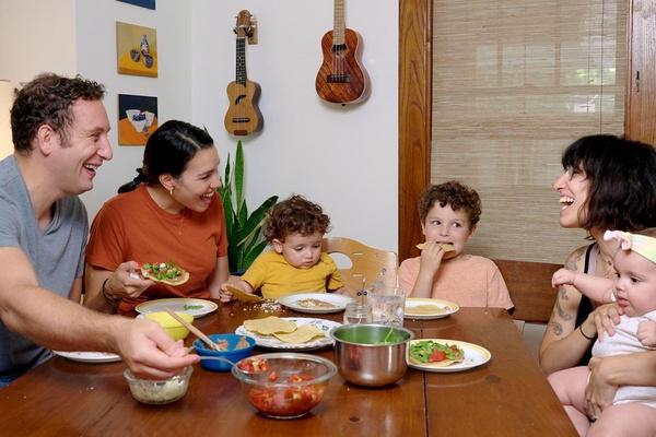 A family enjoying tostadas.