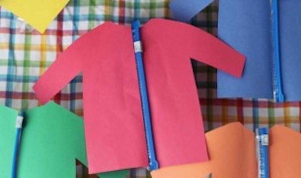 Image of mister rogers' sweater snack bags feature