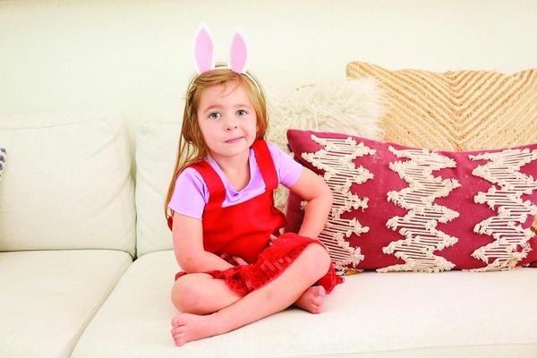 Child dressed as Elinor