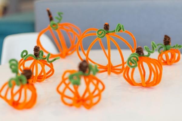 Pipe Cleaner Pumpkins