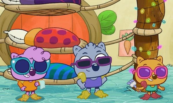Malik, Zadie, and Zeke wearing sunglasses and getting ready for a day at the beach.