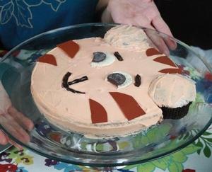 Sing and eat cake at Daniel Tiger birthday party.