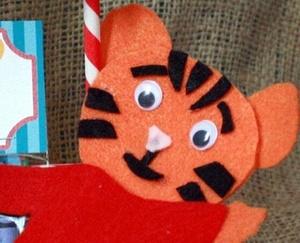 Make Daniel Tiger finger puppets at Daniel Tiger birthday party.