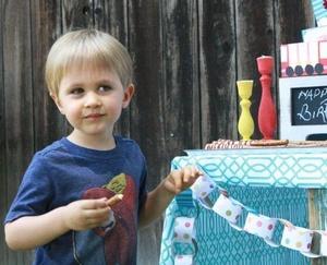 Make paper chains at Daniel Tiger birthday party.