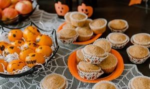 Party table with cupcakes.
