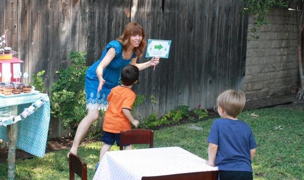 Parent playing stop and go game with children at Daniel Tiger birthday party