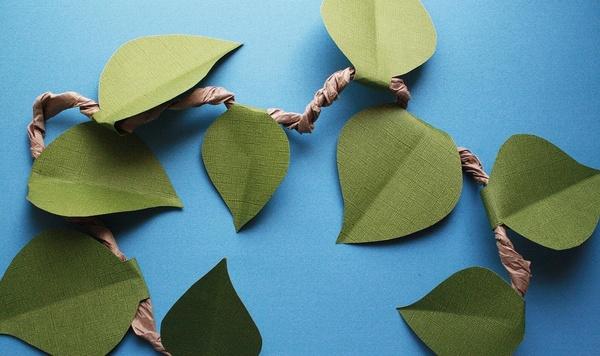 Image of completed leaf bunting.