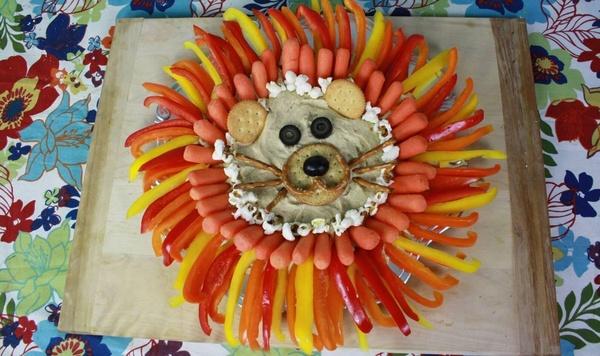 Imagen mostrando una bandeja con la merienda de vegetales ya lista.
