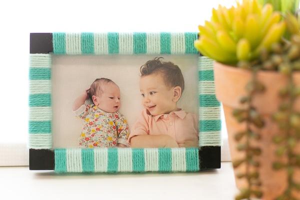 Image of yarn wrapped picture frame finished project.