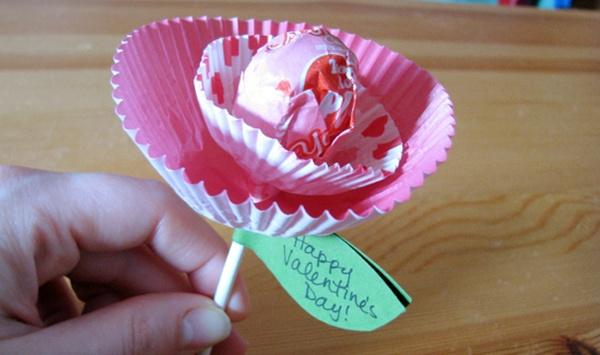 Image of Lollipop Flower Valentines craft.